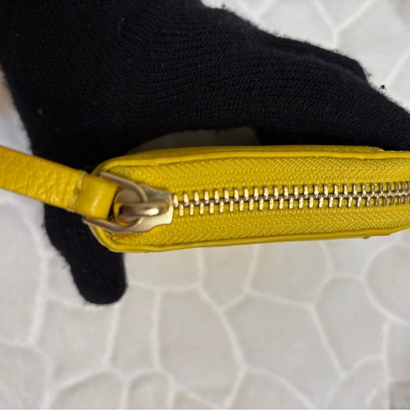 Marc Jacobs Mustard Leather Zip Wallet - Picture 4 of 8